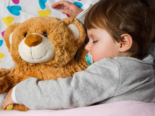 Sleeping with stuffed toys help children to read - Dynamite News