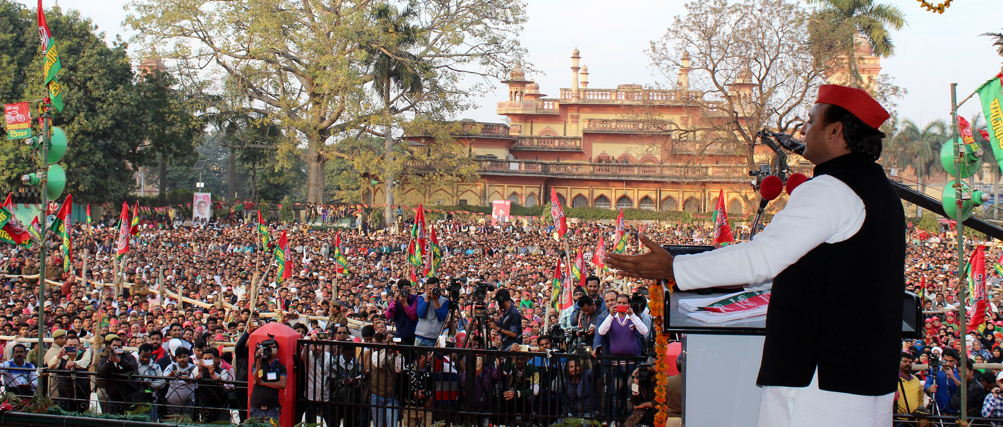 UP CM Akhilesh Yadav addressing rally in Bijnor