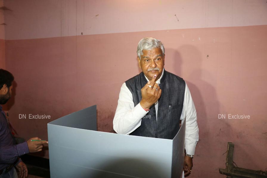 Sriprakash Jaiswal after casting his vote in Kanpur