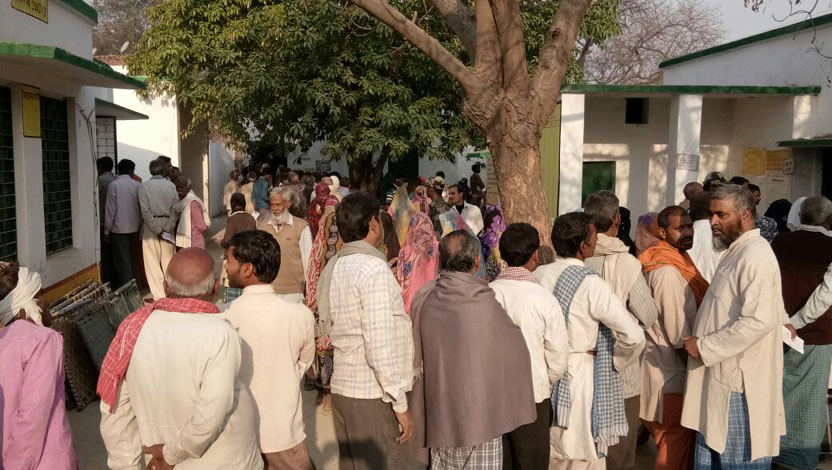 Long queue outside the poll station 