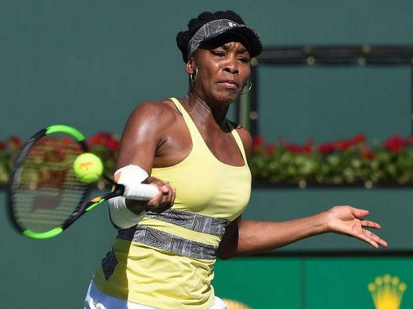 Venus Williams in action against Safarova