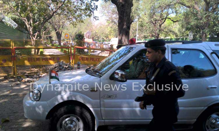 Adityanath arrives at Amit Shah's residence