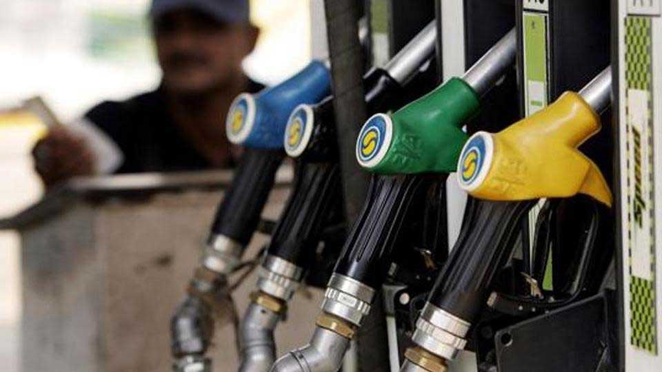  Petrol Pumps will launch a pilot for daily price revision in five select cities from May 1 