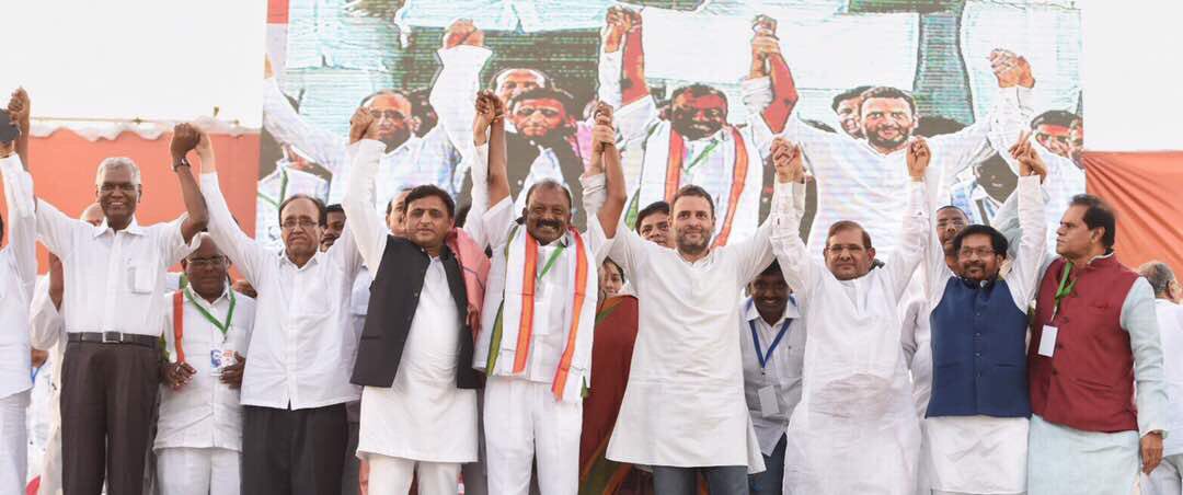 SP chief Akhilesh Yadav - Congress VP Rahul Gandhi
