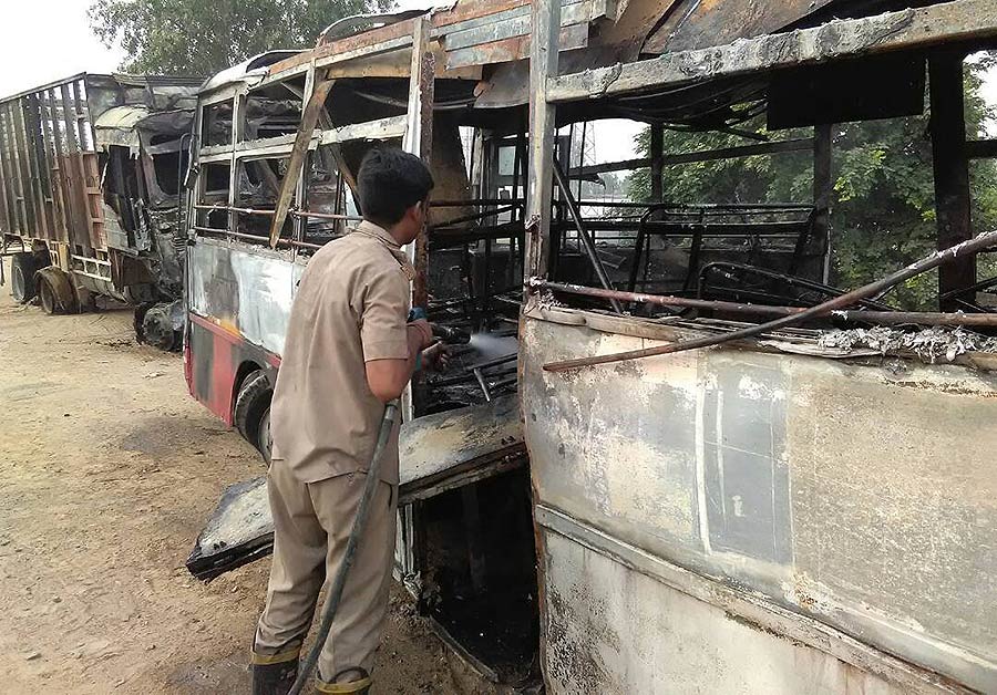 bus collides with truck in Bareilly