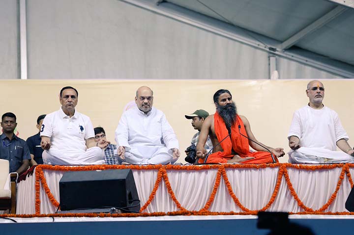Ramdev, Amit Shah, Gujarat CM performing yoga