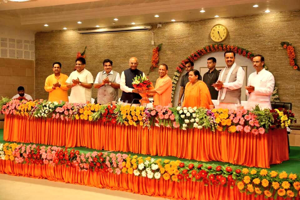 Ramnath Kovind welcome by UP CM Yogi Adityanath