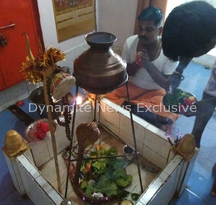 People worshiping Lord Shiva 
