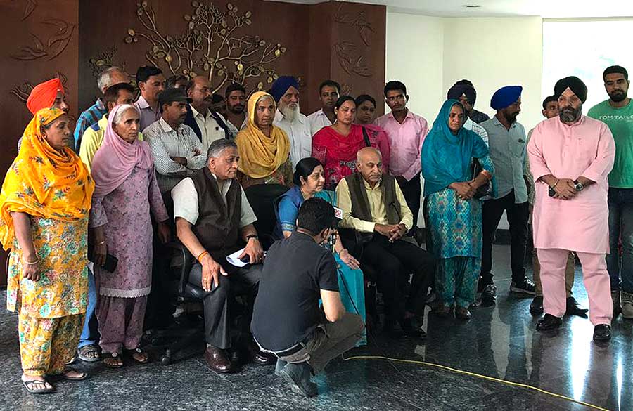 Sushma Swaraj with 39 missing Indians Family