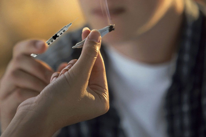 Marijuana smokers have triple the death risk from high blood pressure (File Photo)