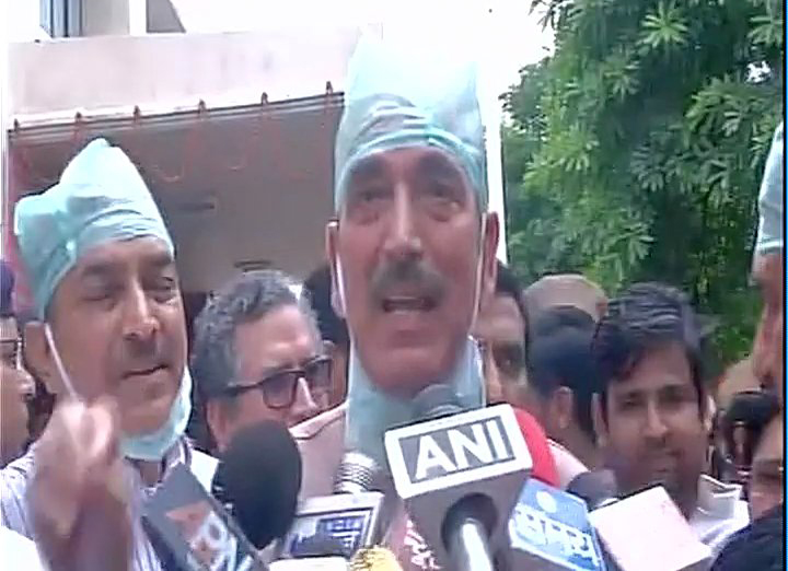 Senior Congress Leader Ghulam Nabi Azad  speaking to media after his visit to BRD Medical College