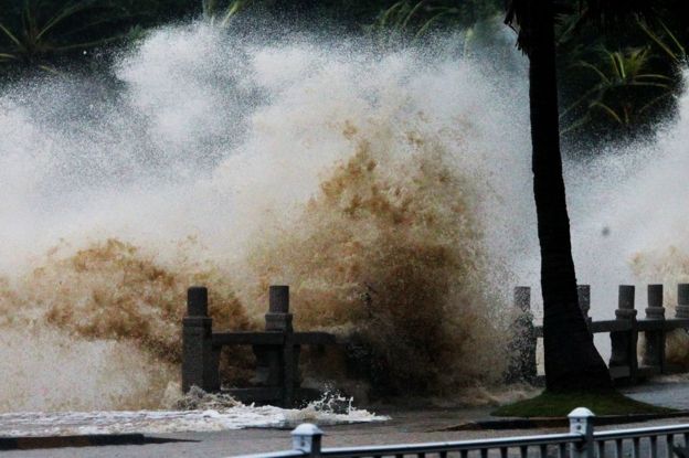 Huge waves were churned up at Zhuhai in Guangdong province