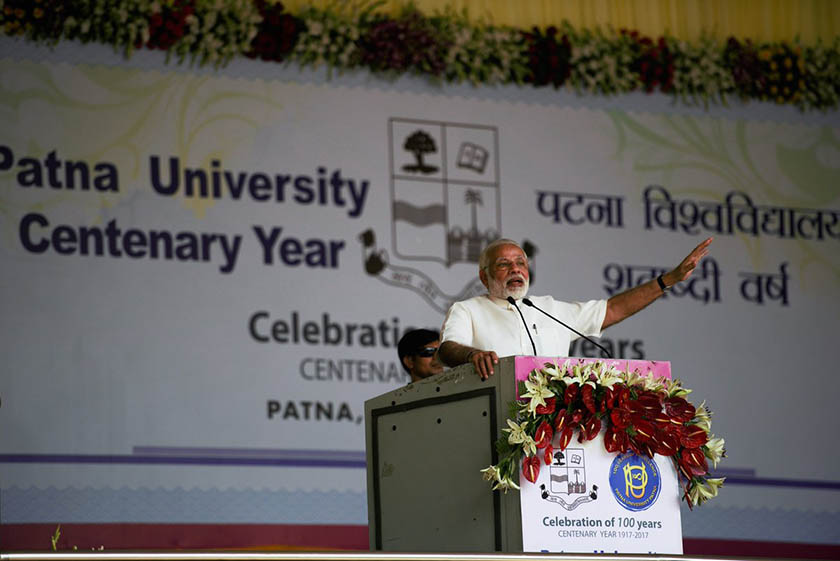 Prime Minister addressing the public gathering at Patna Science College