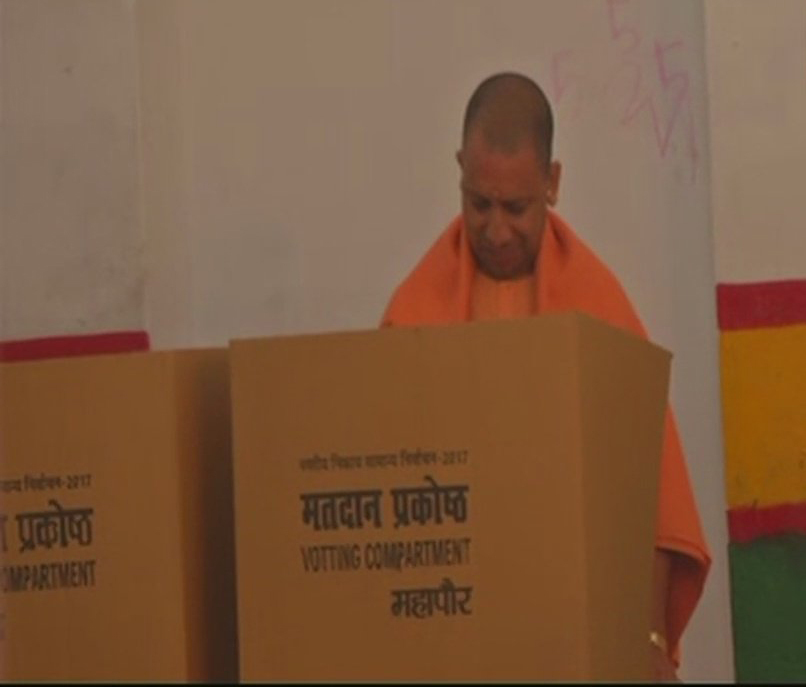 UP CM Yogi casting his vote