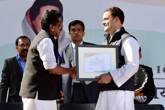 Rahul Gandhi takes charge as Congress President, handed over the certificate for taking over