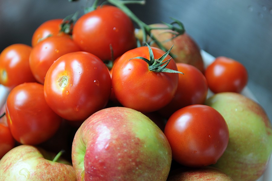 Eat apples,tomatoes  to keep your lungs healthy