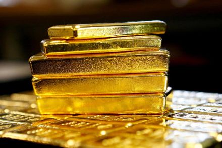 Gold prices hit one month high