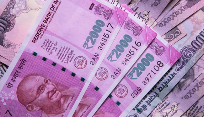 Rupee advances gains 10 paise