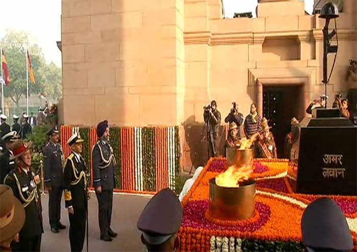 Chief of Army Staff paying tributes 