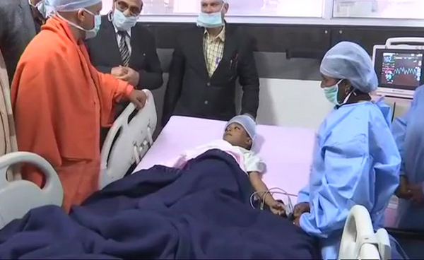 CM Yogi Adityanath meets the injured boy