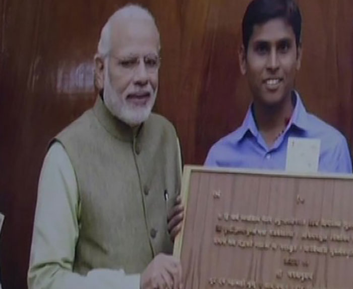 Carpenter Sandeep Soni with PM Modi