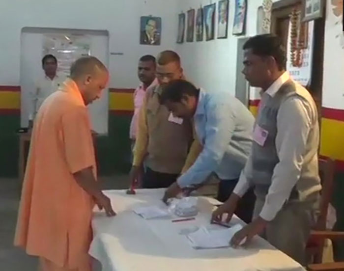 CM Yogi Cast his Vote in Gorkhpur