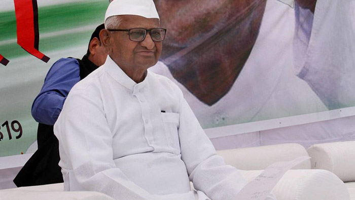 Anna Hazare starts hunger strike at Ram Lila Maidan
