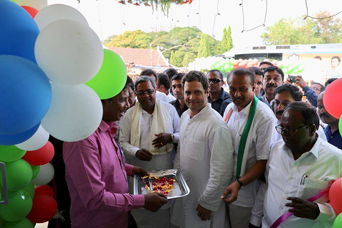 Rahul Gandhi inaugrates Indira Canteen in Kollegala