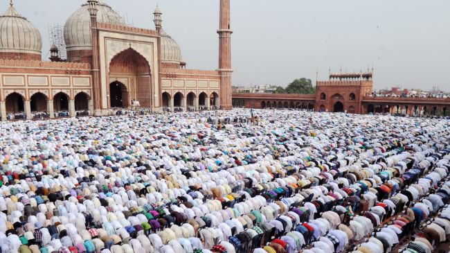 Devotees offer Namaz in front Delhi's Jama Masjid, on the occasion of Eid ul Fitr