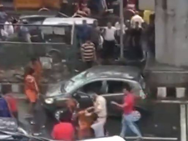 Kanwariyas attacks a car