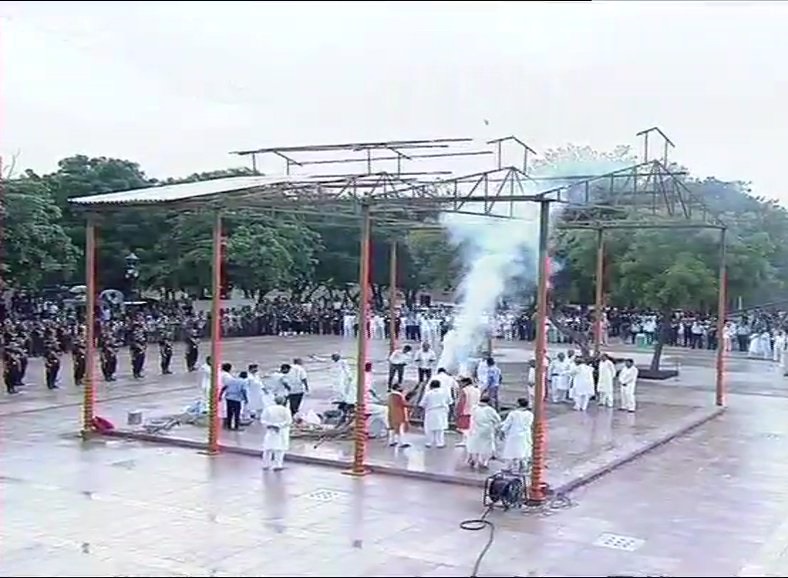 Atal Bihari Vajpayee's  was cremated with full military honour