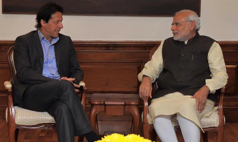 PM Narendra Modi with Pakistan PM Imran Khan (File Photo)