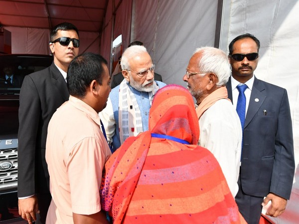 Prime Minister Narendra Modi  meets the parents of Doordarshan (DD) cameraman Achyutanand Sahu