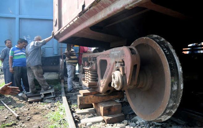 Two coaches of Chennai-Mangalore superfast derail