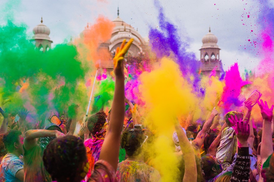 Festive fervour marks Holi celebrations in Brijbhumi
