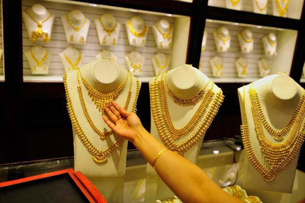 Gold rises on jewellers