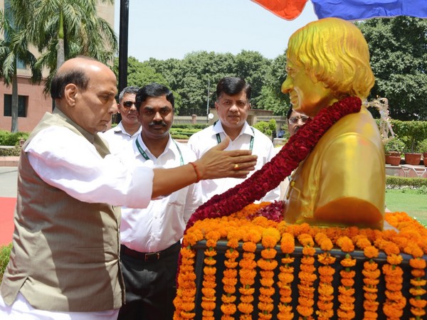 Defence Minister Rajnath Singh paying floral tributes to Dr APJ Abdul Kalam's statue