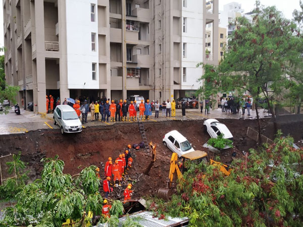 Wall collapsed near Talab Masjid in Pune