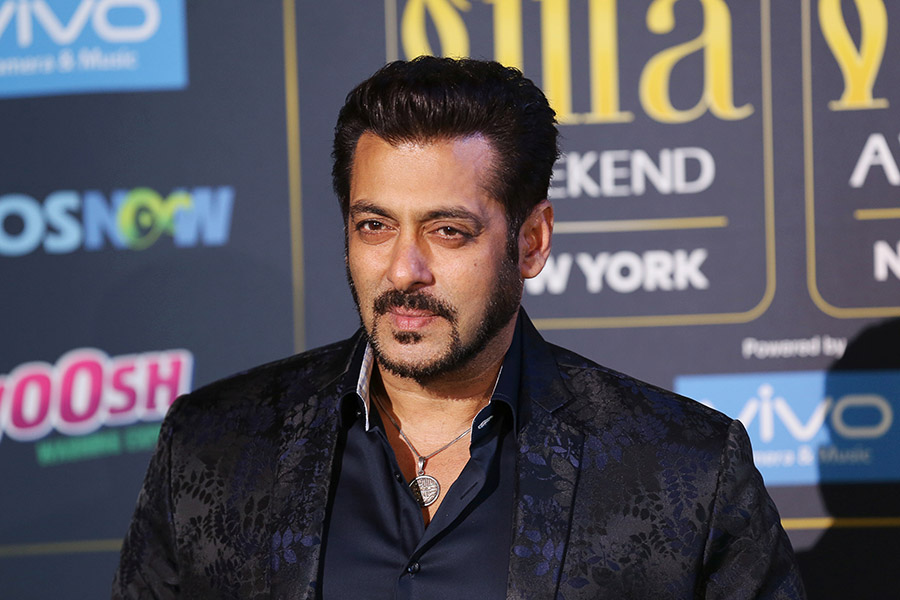 Salman Khan, a monkey and an important environment message - Dynamite News