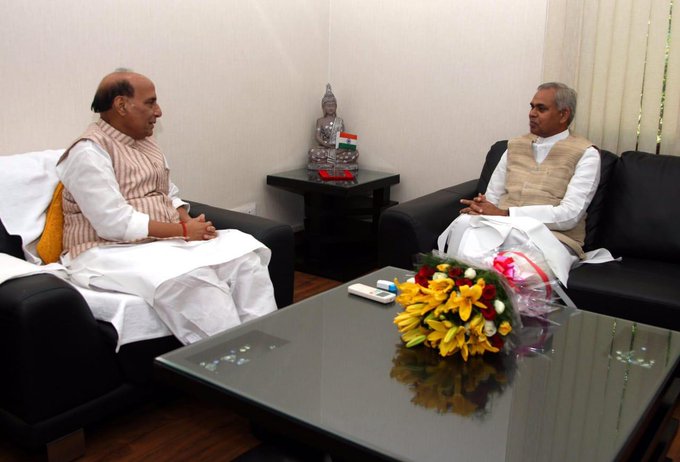 Gujarat governor Acharya Dev Vrat and Defence Minister Rajnath Singh