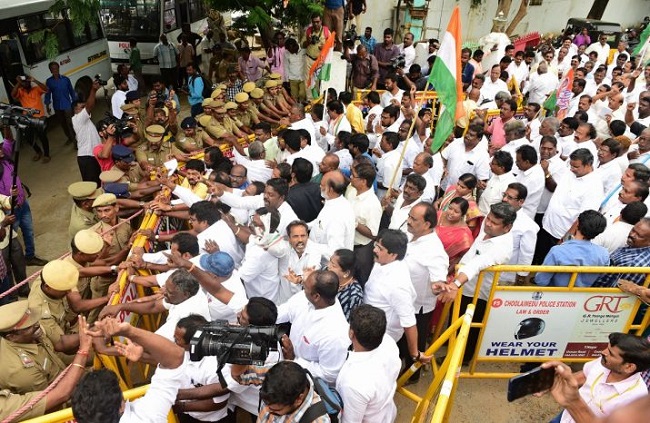 Congress workers protest