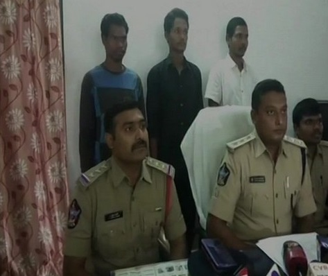 Three Naxals surrender before police in Visakhapatnam