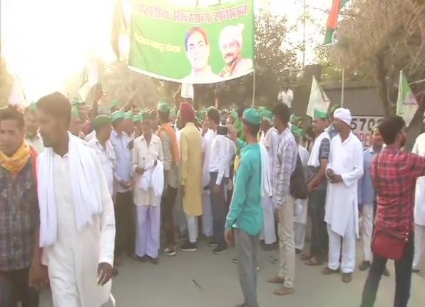Uttar Pradesh farmers begin march towards Kisan Ghat in Delhi