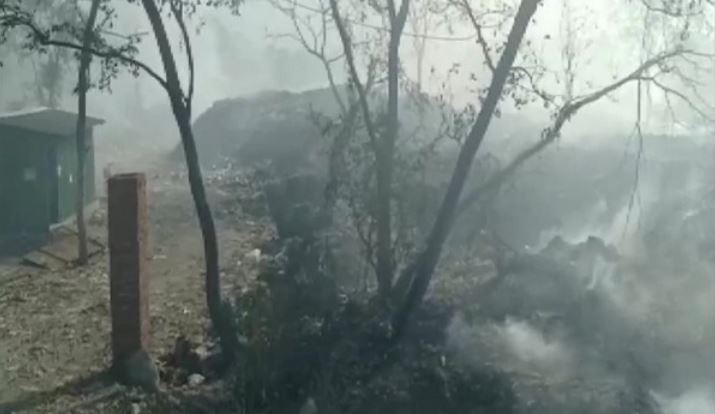 Fire continues to rage in the garbage dumped at Haldwani's trenching ground