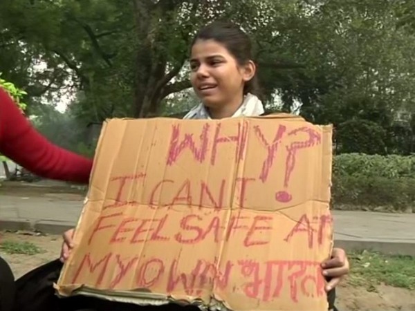 A girl sat on a protest in Delhi against the rape of veterinary doctor in Ranga Reddy distrcit