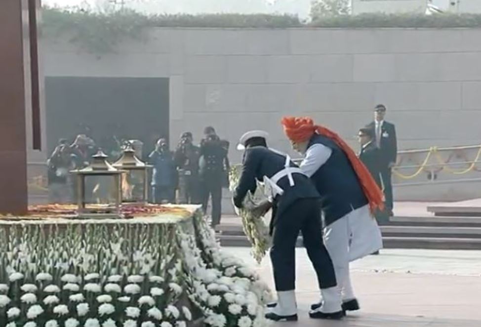 PM Modi pays tribute