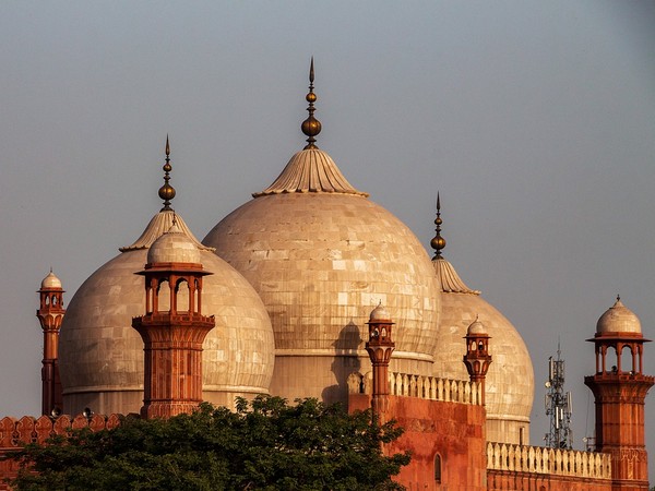 Badshahi Mosque Shahi in Pakistan