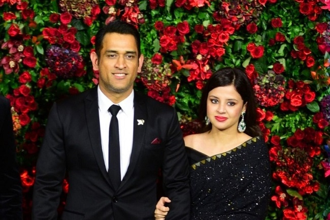 MS Dhoni with his Wife Sakshi
