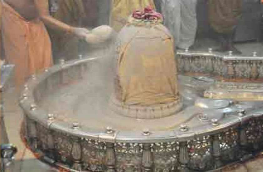 Priests perform the Bhasma Aarti at Mahakaleshwar Temple on Monday