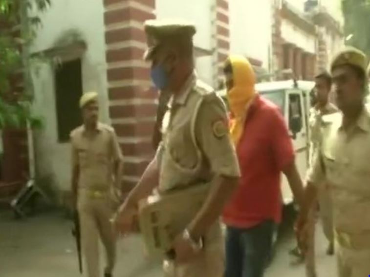 Main accused Dhirendra Singh brought back to Ballia Police Station after a medical test.